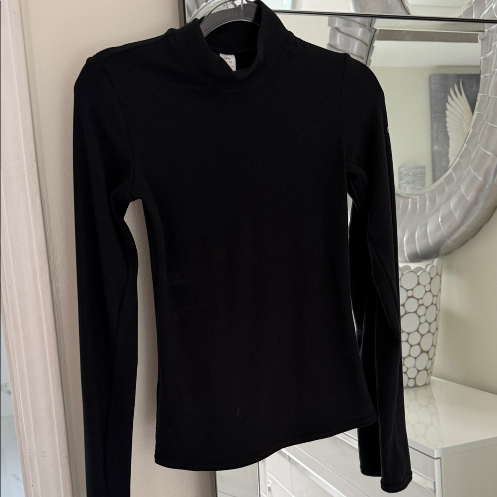 ALO Yoga Black Long Sleeve Top